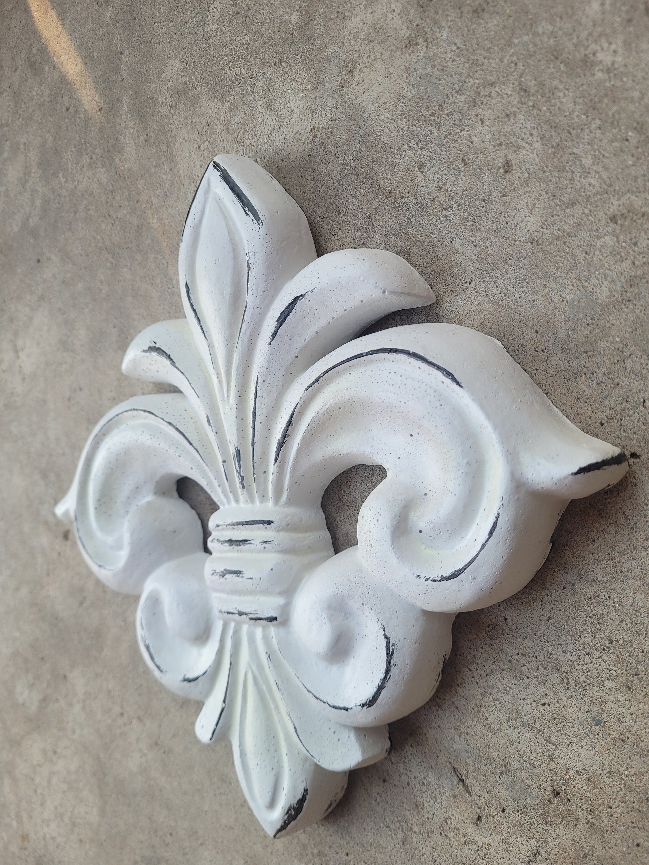 Fleur de Lis Wall plaque | PICK YOUR COLOR | Old World, Tuscan, French Country, Medieval Home Decor. Royal Queen King | FleurDeLisJunkie |